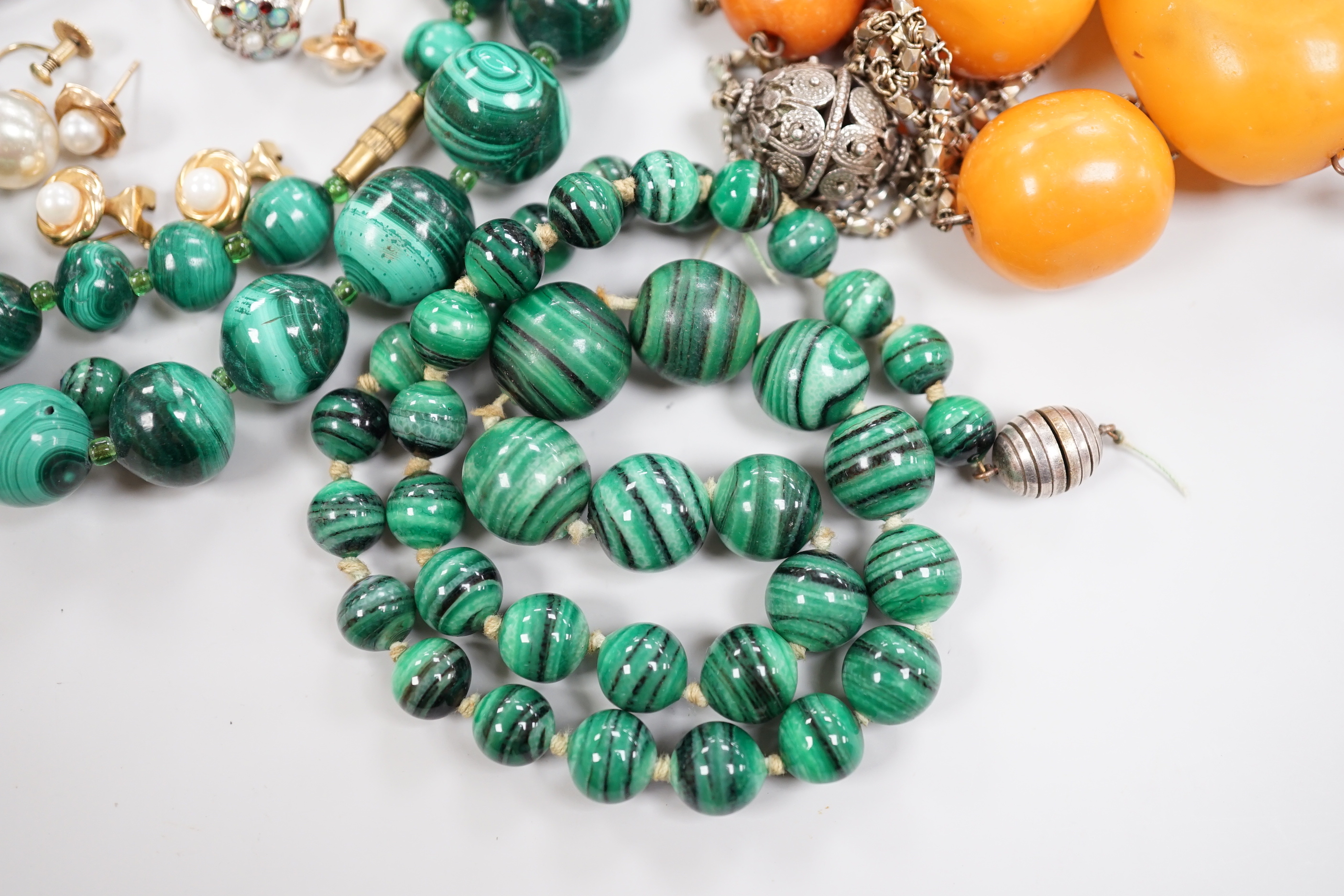 Assorted jewellery including a white metal and micro mosaic brooch, malachite necklace, 9ct and gem set bar brooch and ring, amber and white metal necklace etc.